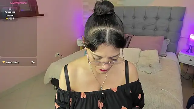  Abril W online show from March 6, 2025, 2:51 am