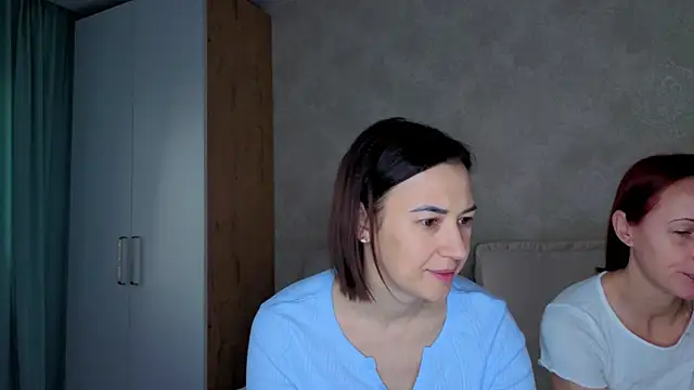 Snapshot of sweeetgirls2021 chatting on December 1, 2025, 3:00 am sweeetgirls2021 online show from December 1, 2025, 3:00 am