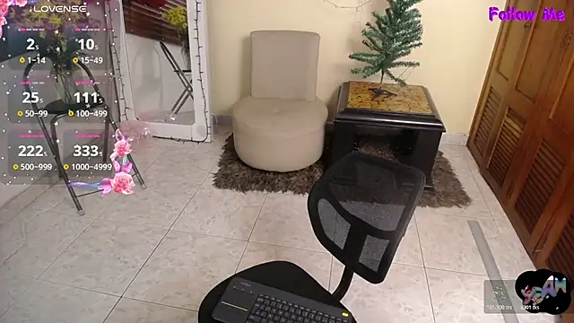 NicoleSantana online show from November 27, 2025, 9:06 pm