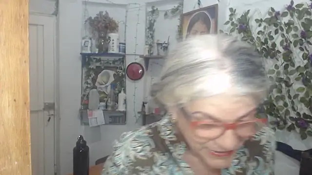 Snapshot of FunnyGrandma chatting on May 17, 2026, 12:19 am FunnyGrandma online show from May 17, 2026, 12:19 am
