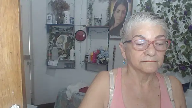 Snapshot of FunnyGrandma chatting on May 22, 2026, 4:56 pm FunnyGrandma online show from May 22, 2026, 4:56 pm