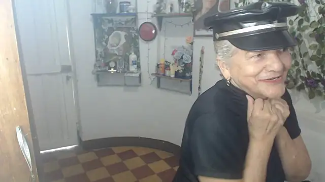 Snapshot of FunnyGrandma chatting on June 6, 2026, 7:40 pm FunnyGrandma online show from June 6, 2026, 7:40 pm