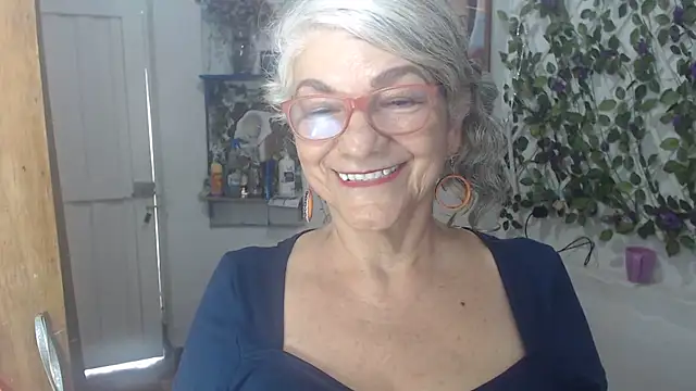 Snapshot of FunnyGrandma chatting on June 22, 2026, 5:32 pm FunnyGrandma online show from June 22, 2026, 5:32 pm