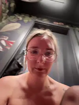 The Snowwhitee online show from February 18, 2025, 10:25 pm