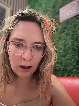 The Snowwhitee online show from February 23, 2025, 12:37 pm