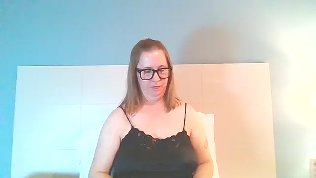 SweetandNaughty1 online show from March 17, 2025, 6:18 am