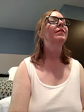 SweetandNaughty1 online show from October 15, 2025, 8:53 pm