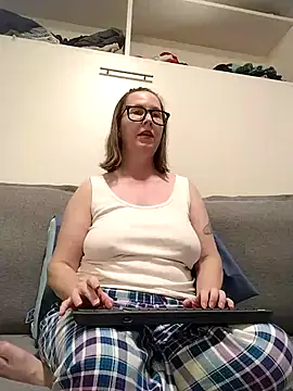 SweetandNaughty1 online show from February 8, 2026, 4:38 am