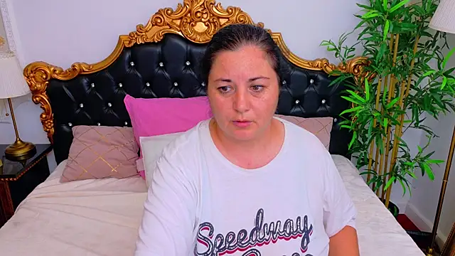 Snapshot of AleshaArabian chatting on July 7, 2026, 8:02 pm AleshaArabian online show from July 7, 2026, 8:02 pm