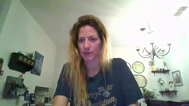 Snapshot of Rhodesxox chatting on October 19, 2025, 2:12 am Rhodesxox online show from October 19, 2025, 2:12 am