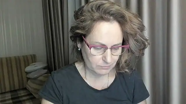 lauraoven online show from December 30, 2024, 7:11 pm