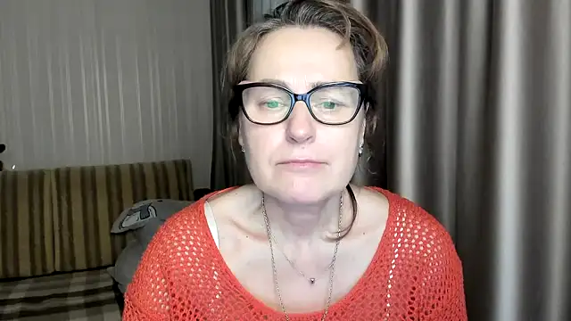 lauraoven online show from February 10, 2025, 5:30 pm