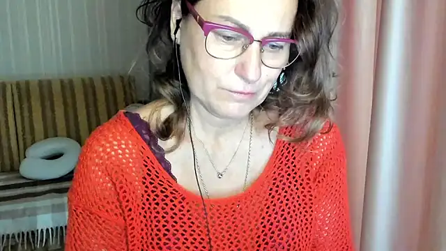 lauraoven online show from October 15, 2025, 6:57 am