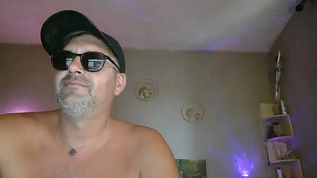 Snapshot of matrikes1 chatting on July 16, 2026, 3:51 pm matrikes1 online show from July 16, 2026, 3:51 pm