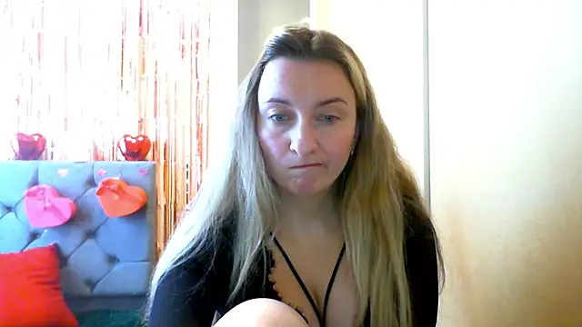 SusanCurt online show from February 17, 2026, 12:01 pm