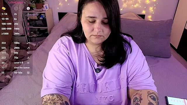 naughtykiss online show from April 9, 2026, 4:23 am