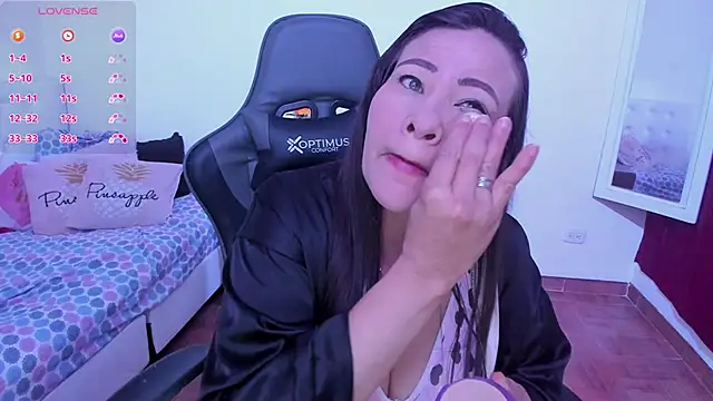 esmeralda milf online show from March 18, 2025, 8:48 pm