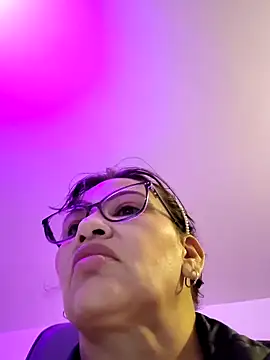 esmeralda milf online show from May 28, 2026, 2:25 pm