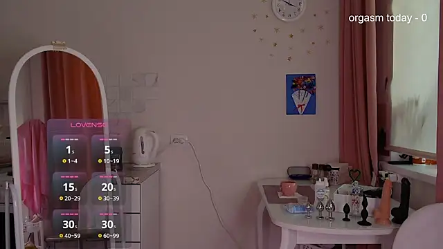 JuliaVilnet online show from March 9, 2025, 5:11 am