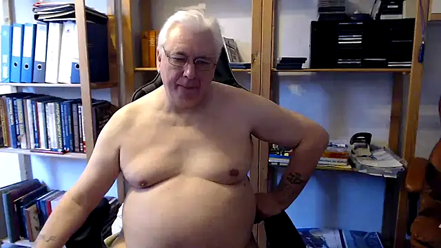 SchwanzhureXXL online show from February 17, 2025, 9:46 am