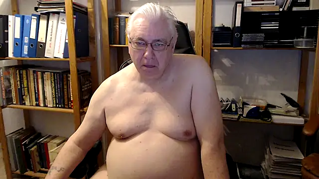 SchwanzhureXXL online show from April 7, 2026, 4:35 am