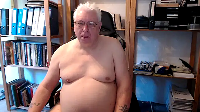 SchwanzhureXXL online show from May 2, 2026, 6:07 am