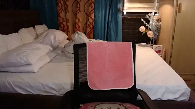 xheavenlytrans online show from December 1, 2025, 3:33 am