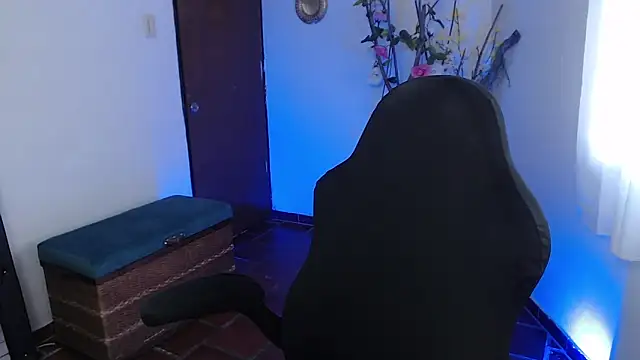 ms sofia x online show from November 6, 2025, 3:02 pm