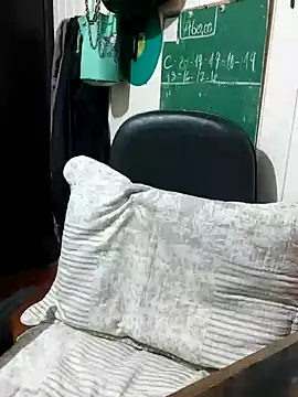 Snapshot of ElfGrey chatting on January 23, 2025, 3:16 am ElfGrey online show from January 23, 2025, 3:16 am