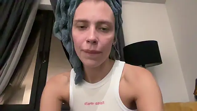 Snapshot of Iris_cherry chatting on June 5, 2026, 8:03 pm Iris cherry online show from June 5, 2026, 8:03 pm