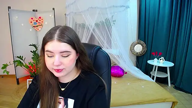 NicoleFoxery online show from February 17, 2025, 6:26 pm