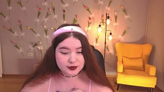 NicoleFoxery online show from April 19, 2026, 6:21 pm