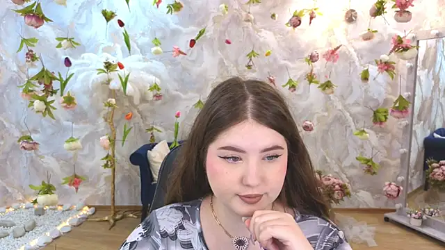 Snapshot of NicoleFoxery chatting on June 27, 2026, 6:24 pm NicoleFoxery online show from June 27, 2026, 6:24 pm
