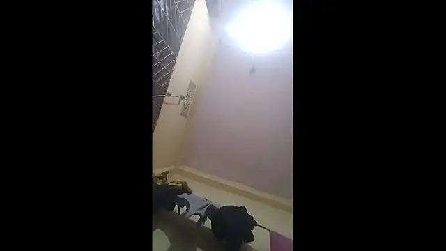 naxusxh online show from November 3, 2025, 3:52 am