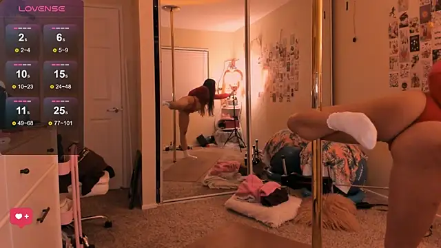 Evie-Luna online show from October 12, 2025, 2:43 am