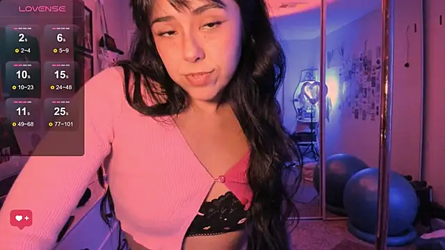 Evie-Luna online show from October 16, 2025, 1:28 am