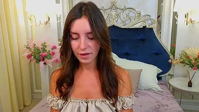 Ariana Petite online show from June 15, 2026, 12:13 am