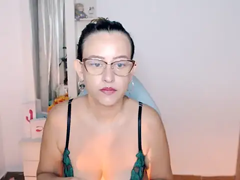 BOREAL MOON online show from April 10, 2026, 12:38 am