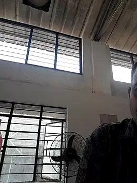 Snapshot of tz143143 chatting on February 27, 2025, 2:21 am tz143143 online show from February 27, 2025, 2:21 am