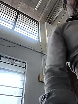 Snapshot of tz143143 chatting on January 8, 2026, 10:39 am tz143143 online show from January 8, 2026, 10:39 am