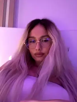 mollyxxx online show from October 28, 2025, 6:28 am