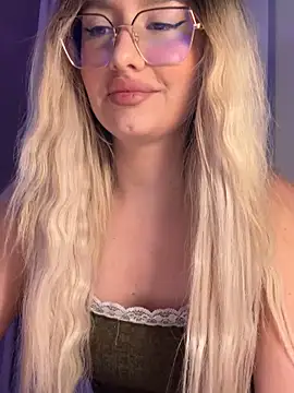 mollyxxx online show from March 27, 2026, 3:01 am