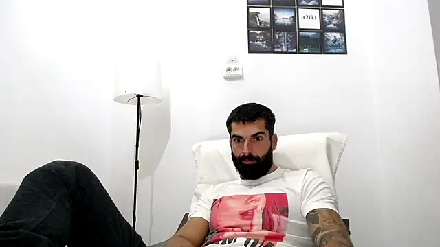 Snapshot of Verycutex chatting on October 2, 2025, 5:42 pm Verycutex online show from October 2, 2025, 5:42 pm