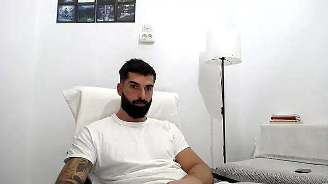 Snapshot of Verycutex chatting on October 7, 2025, 3:42 pm Verycutex online show from October 7, 2025, 3:42 pm