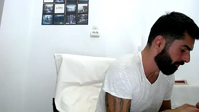 Snapshot of Verycutex chatting on October 14, 2025, 7:58 pm Verycutex online show from October 14, 2025, 7:58 pm