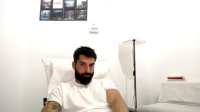 Snapshot of Verycutex chatting on October 21, 2025, 5:35 pm Verycutex online show from October 21, 2025, 5:35 pm