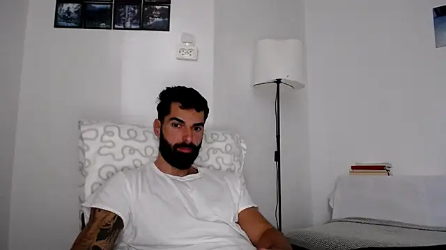 Snapshot of Verycutex chatting on November 3, 2025, 7:31 am Verycutex online show from November 3, 2025, 7:31 am