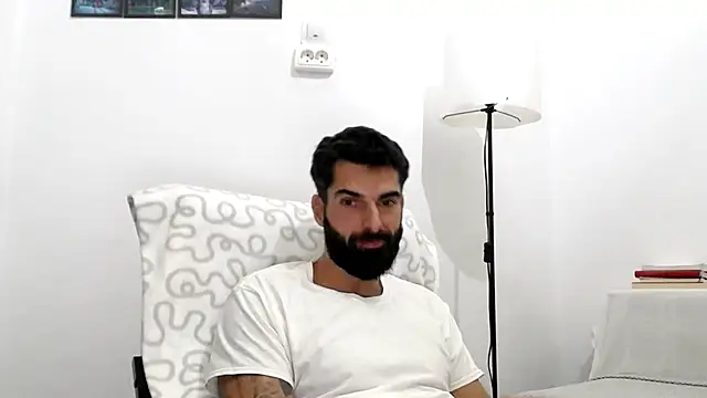 Snapshot of Verycutex chatting on November 8, 2025, 11:14 pm Verycutex online show from November 8, 2025, 11:14 pm