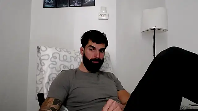 Snapshot of Verycutex chatting on December 2, 2025, 8:19 am Verycutex online show from December 2, 2025, 8:19 am