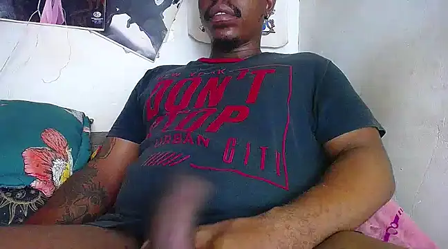 Snapshot of BlackRunning chatting on March 15, 2025, 4:13 am BlackRunning online show from March 15, 2025, 4:13 am